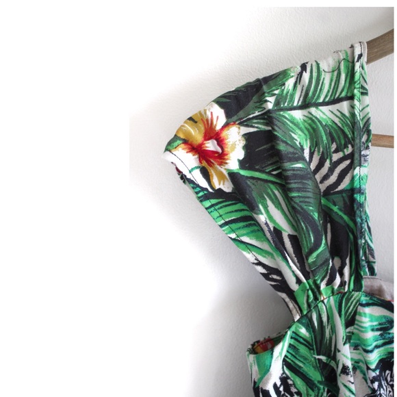 NWOT New York & Co. Tropical Zebra 7th Avenue Short Sleeve Top Small - Picture 2 of 11